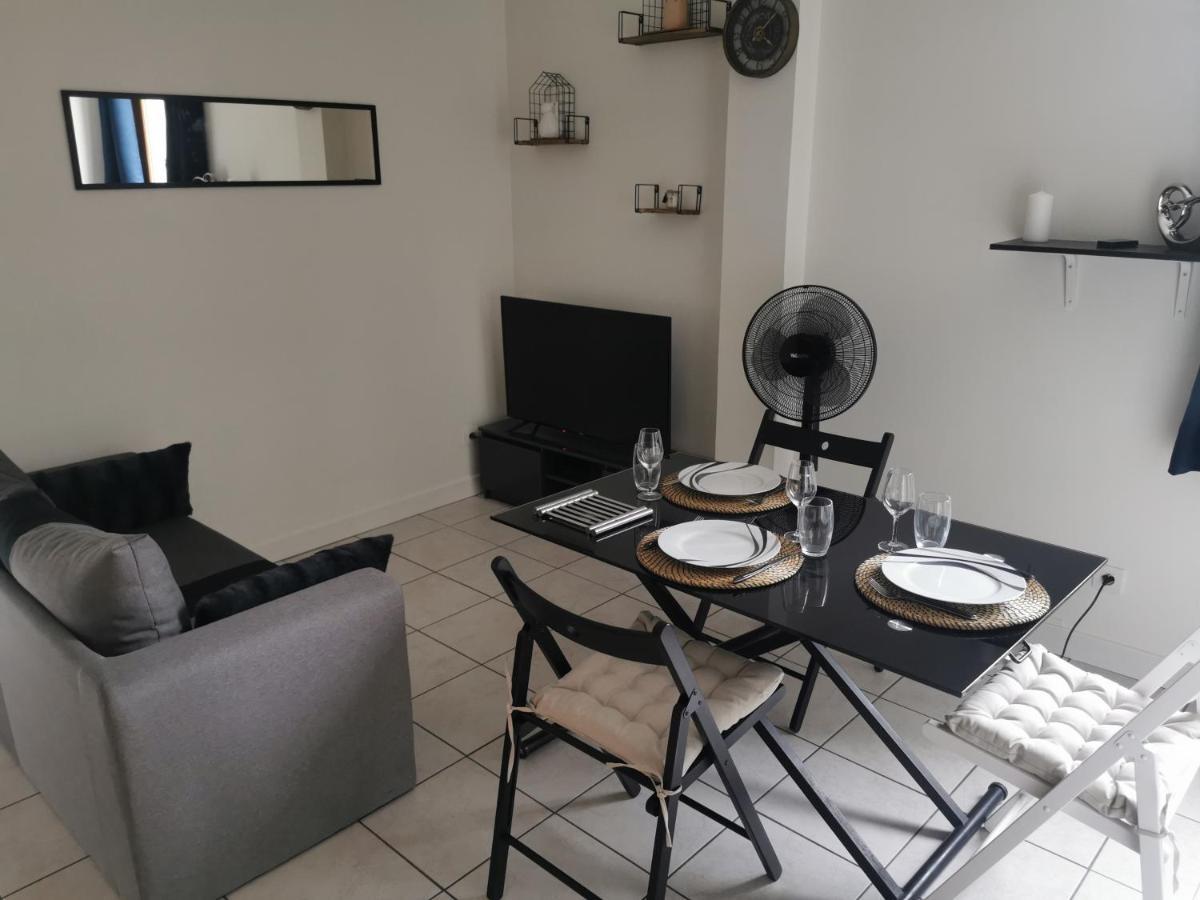 Charmant Appartement A 1 Minute Du Lac アヌシー エクステリア 写真