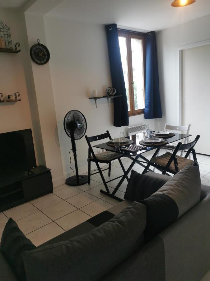 Charmant Appartement A 1 Minute Du Lac アヌシー エクステリア 写真