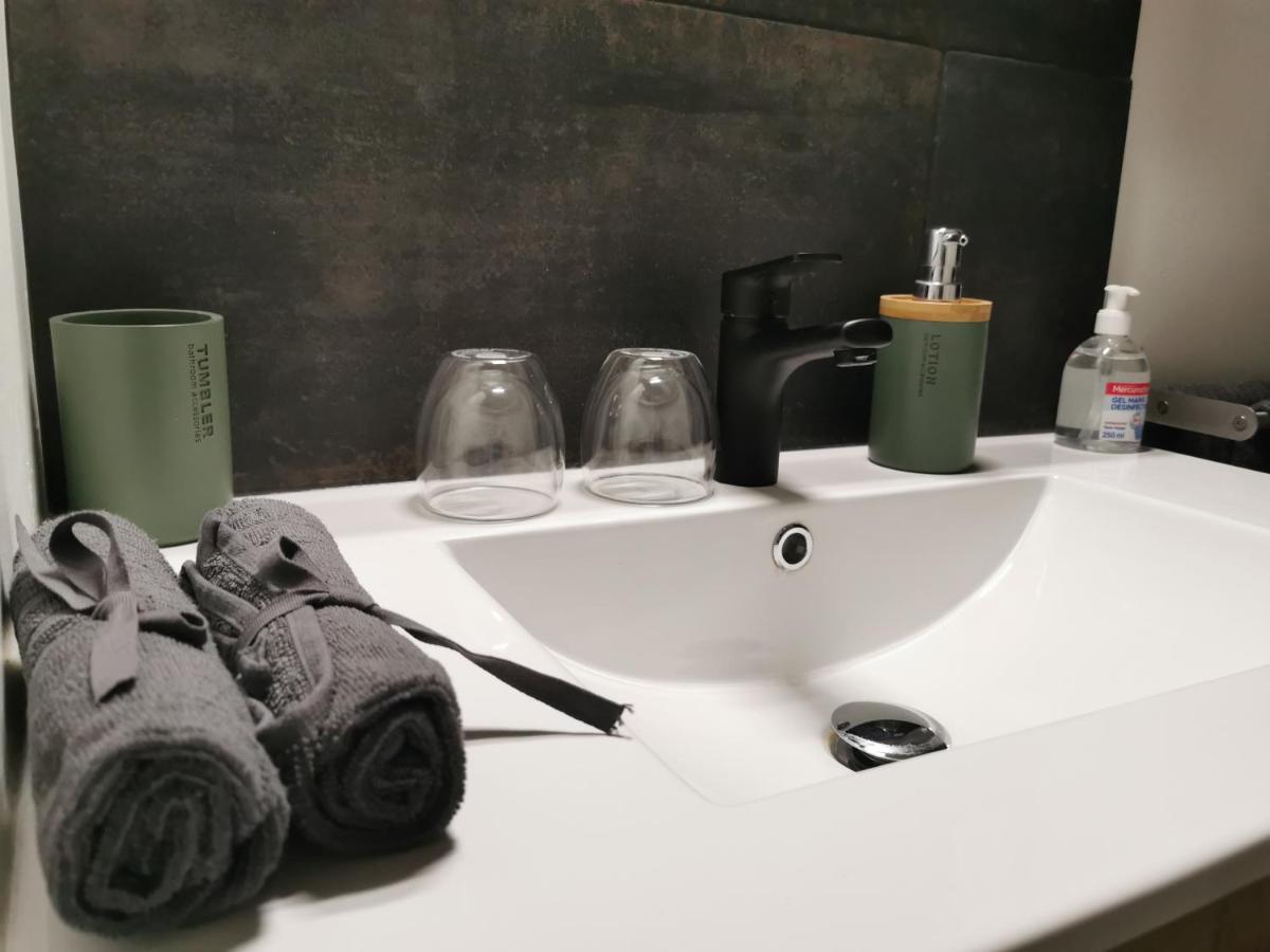 Charmant Appartement A 1 Minute Du Lac アヌシー エクステリア 写真