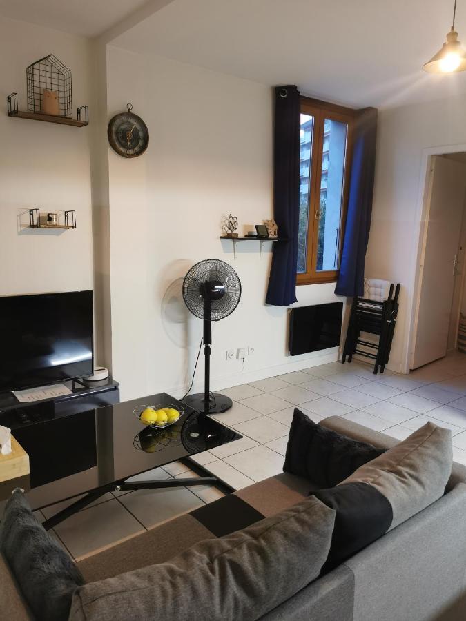 Charmant Appartement A 1 Minute Du Lac アヌシー エクステリア 写真