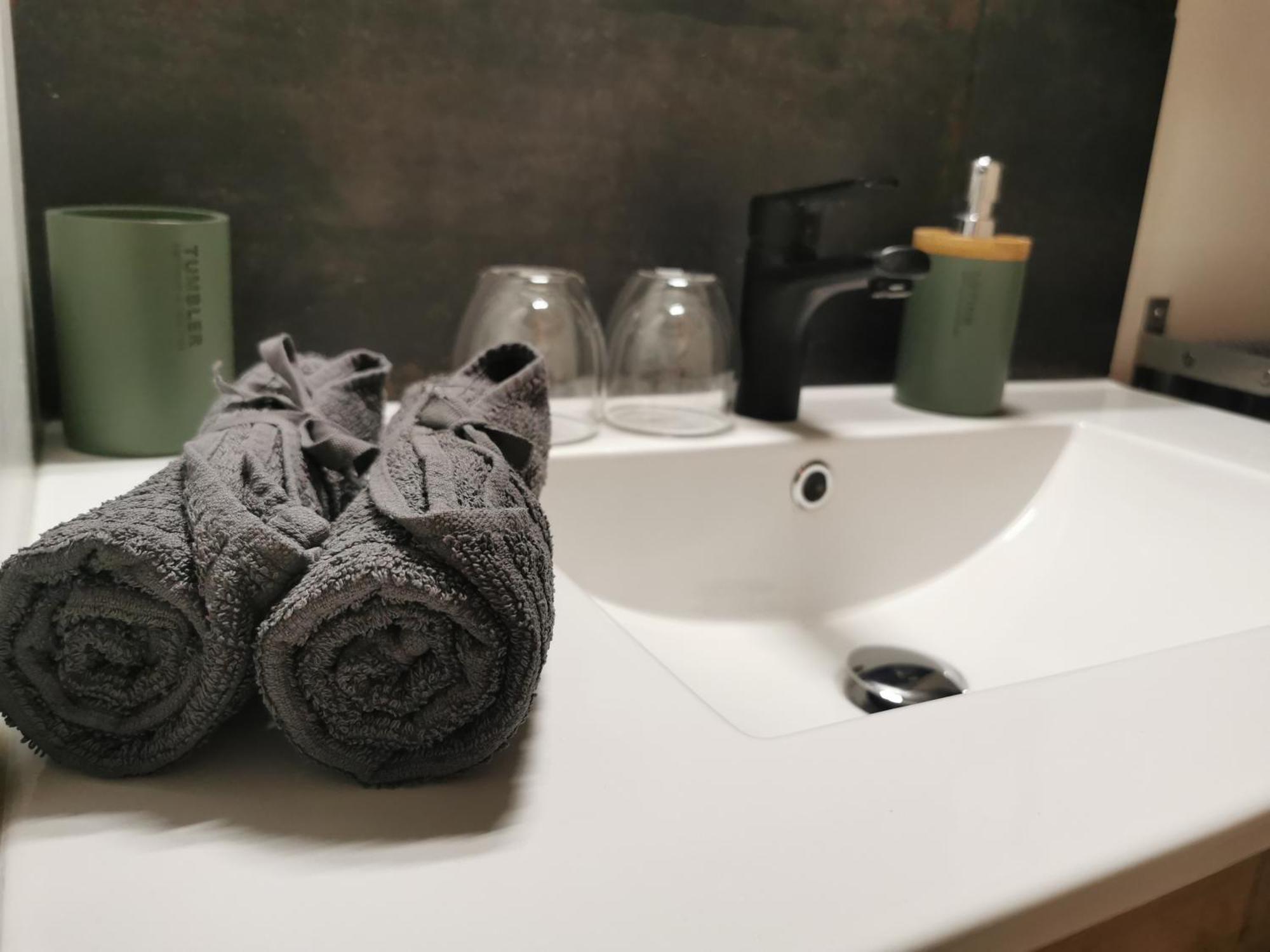 Charmant Appartement A 1 Minute Du Lac アヌシー エクステリア 写真