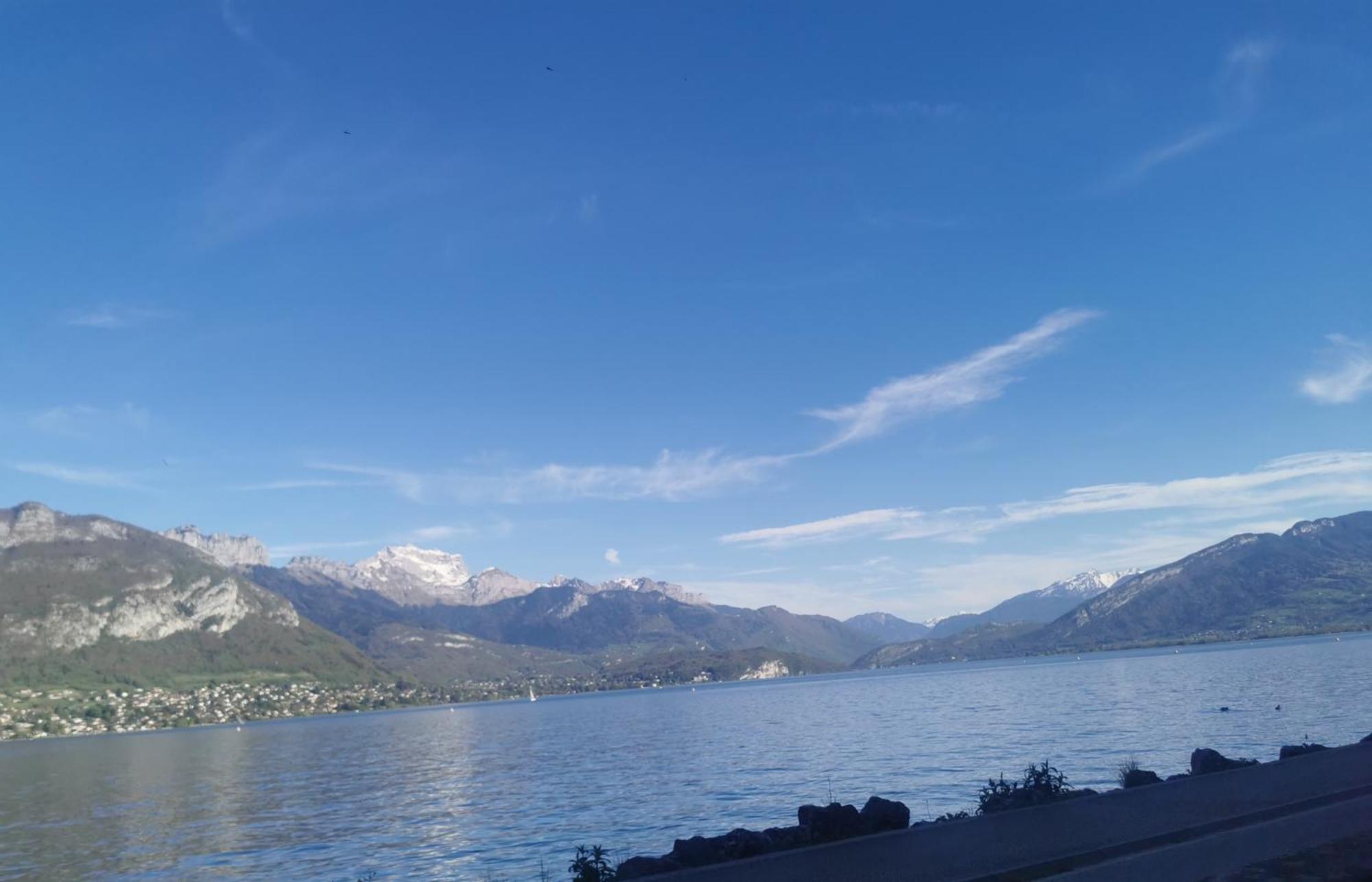 Charmant Appartement A 1 Minute Du Lac アヌシー エクステリア 写真