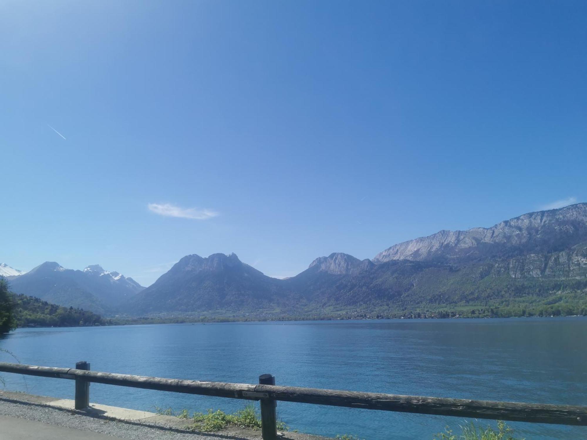 Charmant Appartement A 1 Minute Du Lac アヌシー エクステリア 写真