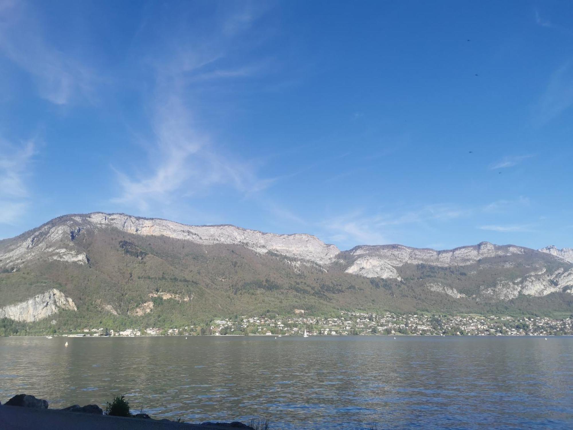 Charmant Appartement A 1 Minute Du Lac アヌシー エクステリア 写真