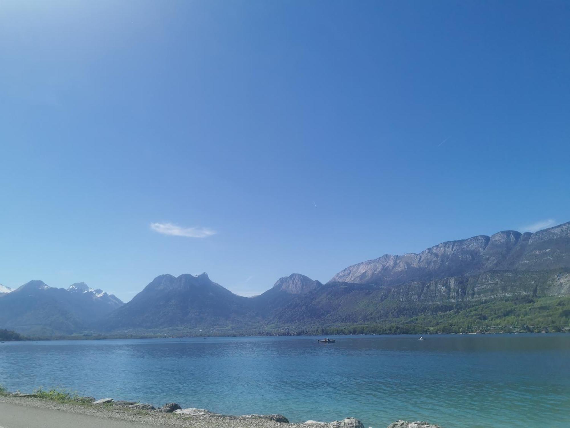 Charmant Appartement A 1 Minute Du Lac アヌシー エクステリア 写真