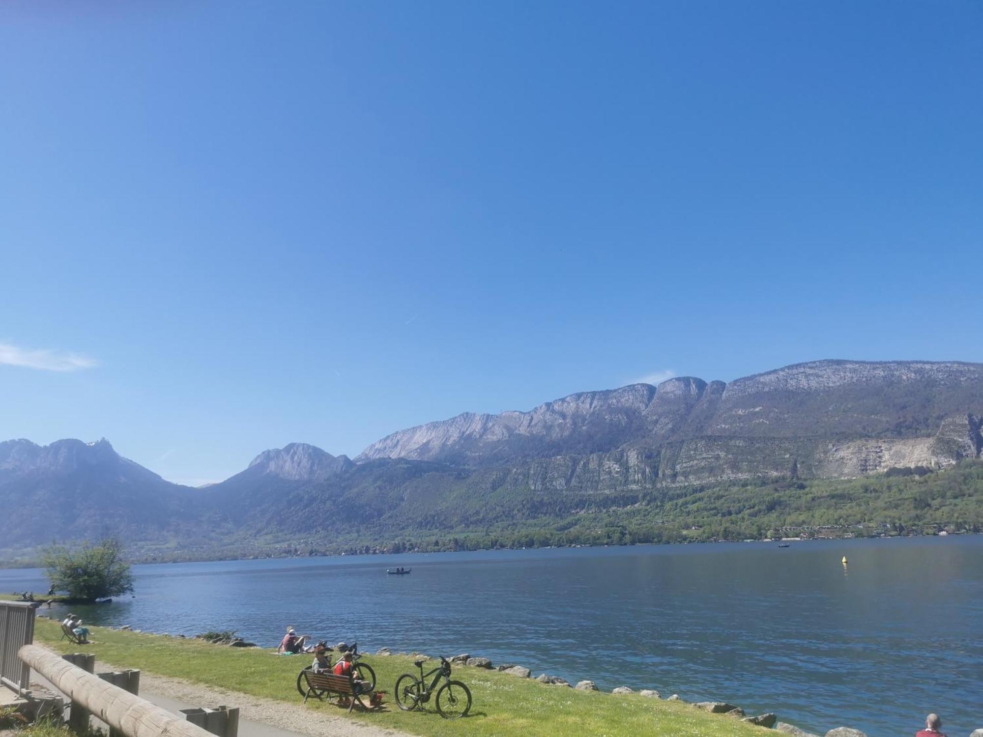 Charmant Appartement A 1 Minute Du Lac アヌシー エクステリア 写真