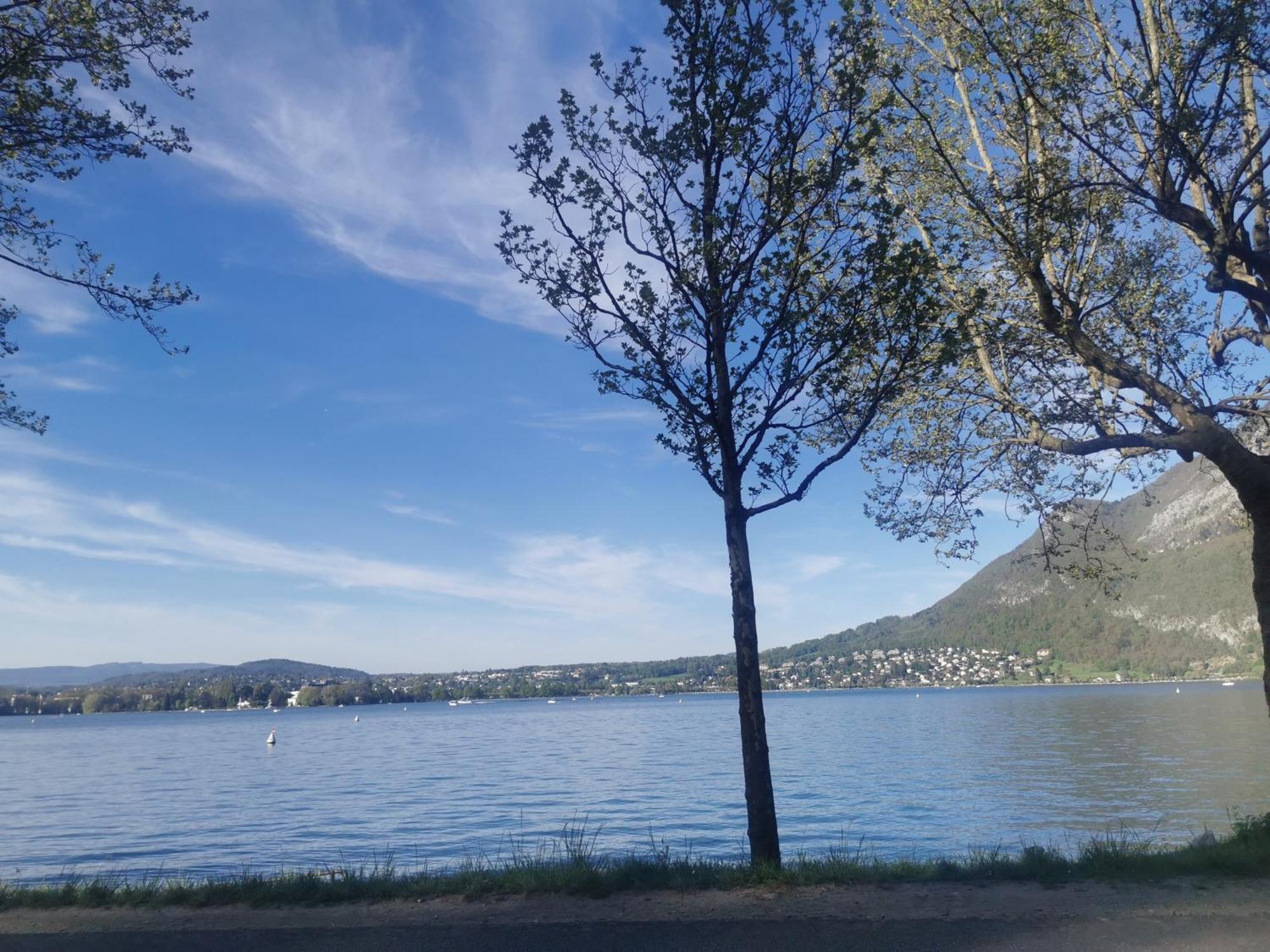 Charmant Appartement A 1 Minute Du Lac アヌシー エクステリア 写真